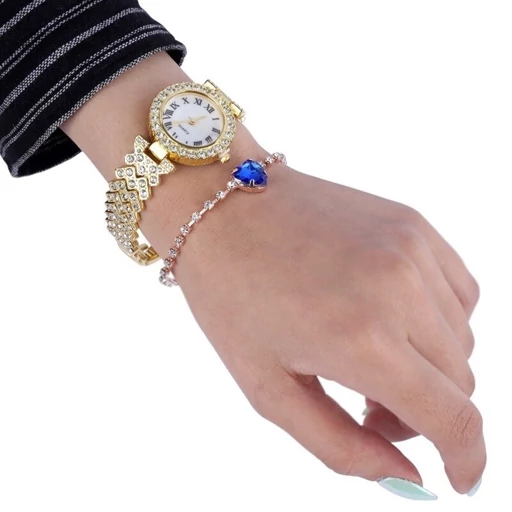 ساعت هوشمند d16gs پک2تایی ساعت هوشمند با گردنبد و انگشتر و گوشواره و دستبند و ساعت زنانه طلایی پک ساعت هوشمند جفتی